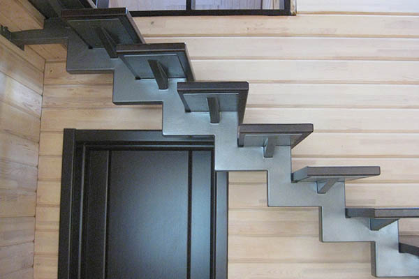 Дизайн металлических лестниц в частном доме (74 фото)