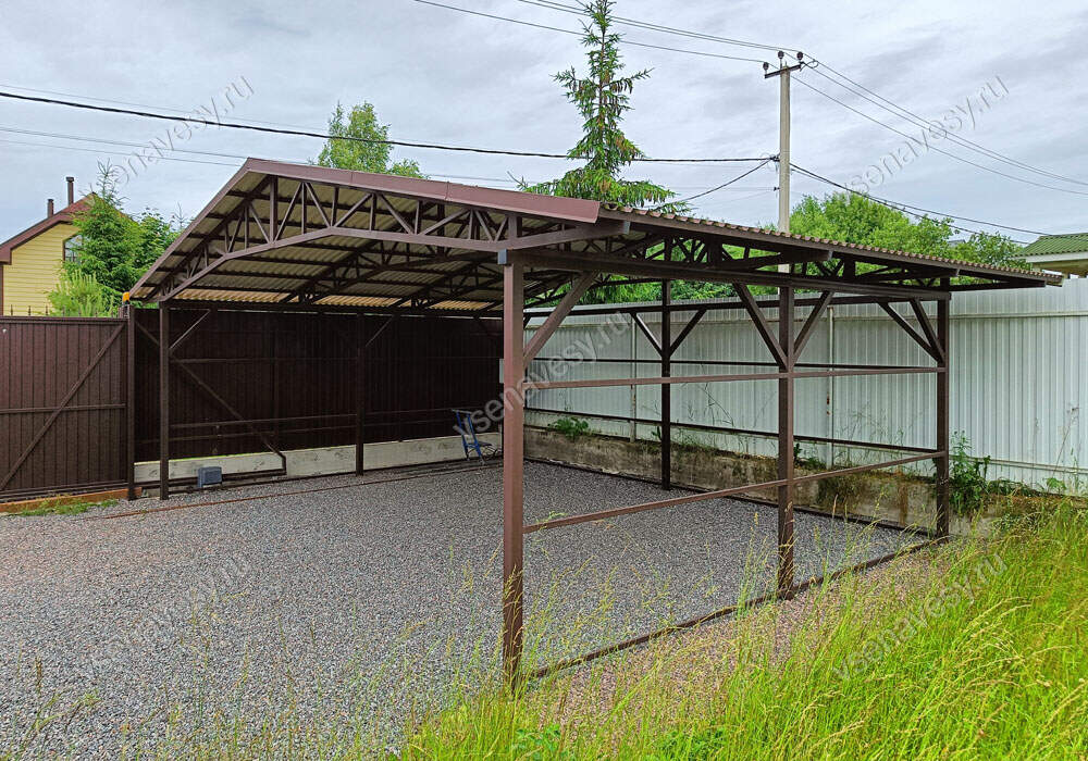 Навес для двух машин из профнастила