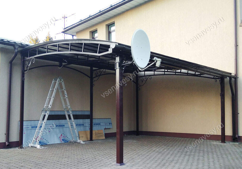 Навес во дворе к дому в СПб