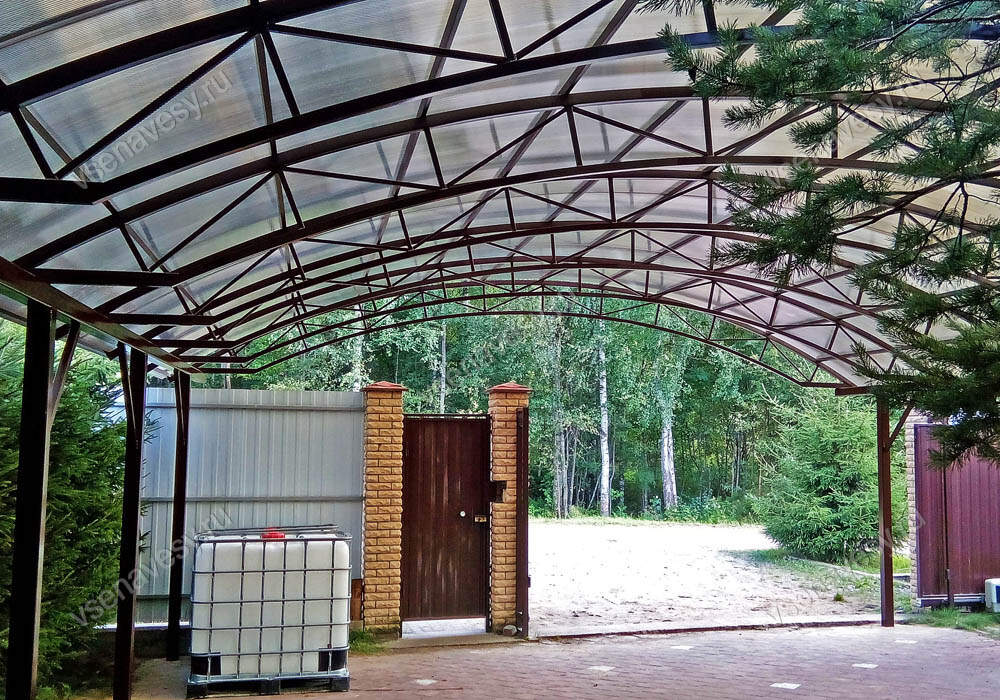 Навес из металла для машины на дачу