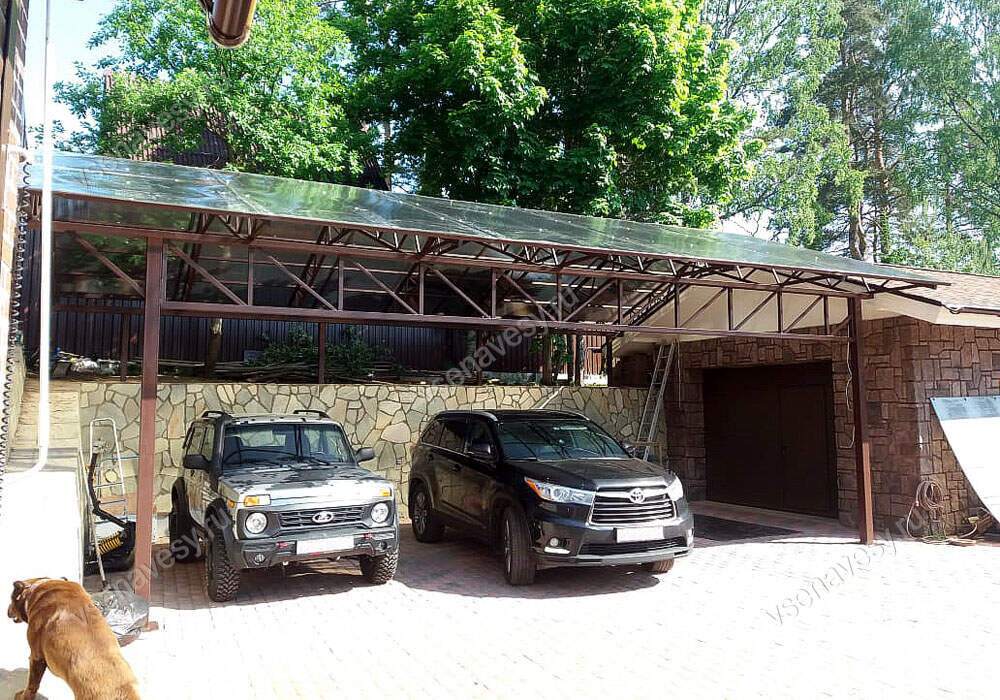 Навес для автомобиля из поликарбоната для дачи на заказ