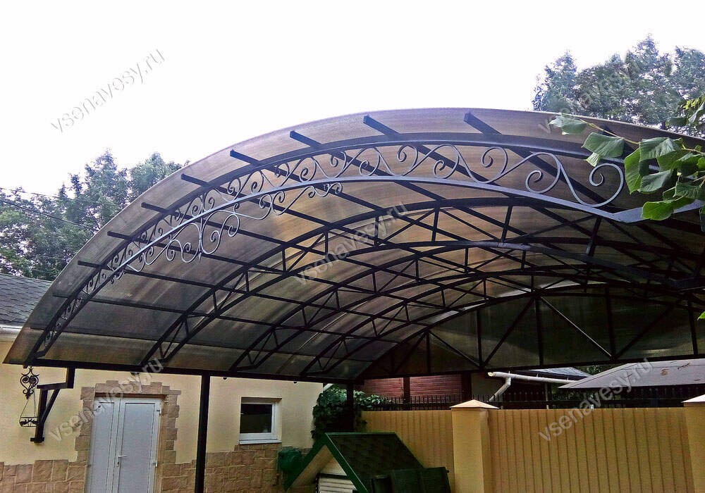 Навес к дому из поликарбоната